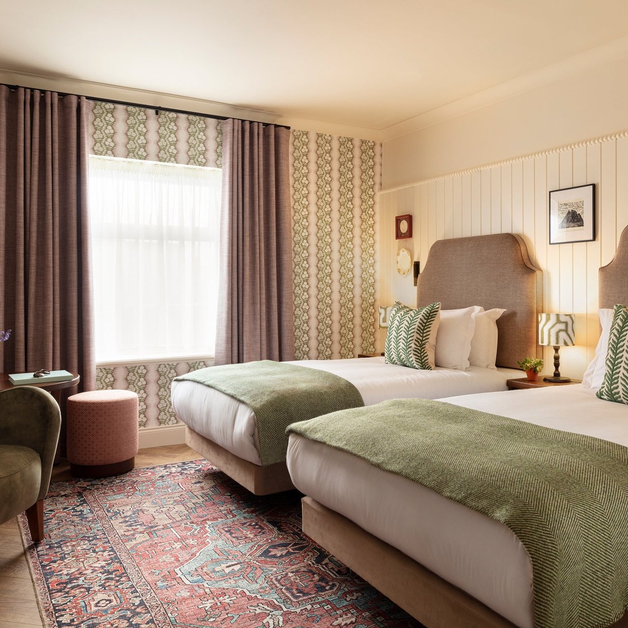 Flatwoven Washable Red Distressed Traditional Rug - Savanna